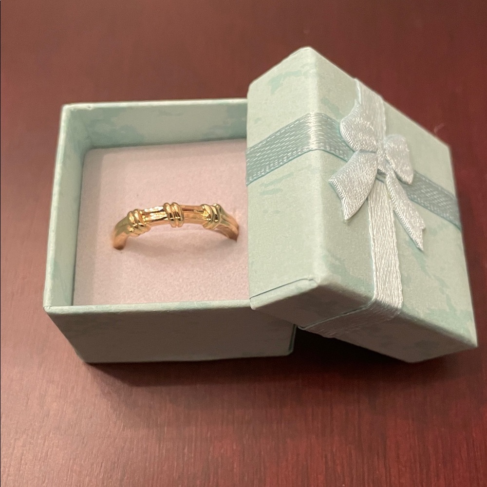 New In Box Elegant Gold-Plated Knot Ring size 5 to 7 adjustable